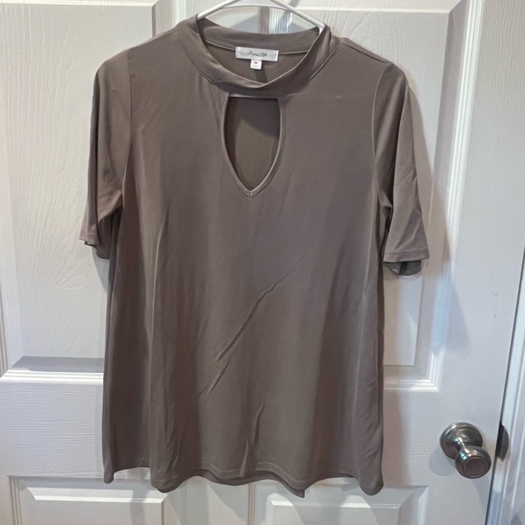 Active USA Short Sleeve Keyhole Top - Taupe - Picture 1 of 3